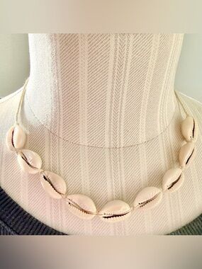 Vintage Aldo Natural Cowrie Shell Adjustable Boho Surfer Choker Necklace 15”-18”